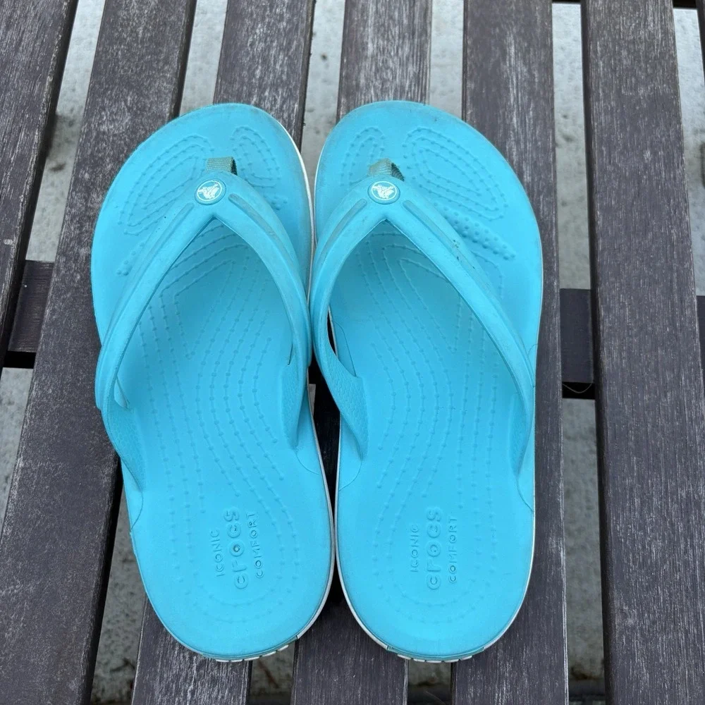 Crocs Kids J2 Blue Flip Flop Sandals Beach Pool Summer Lightweight Comfort